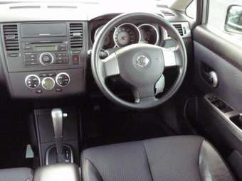 2005 Nissan Tiida Photos