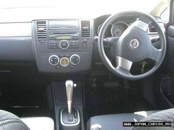 2005 Nissan Tiida Pictures