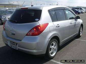 2005 Nissan Tiida Photos