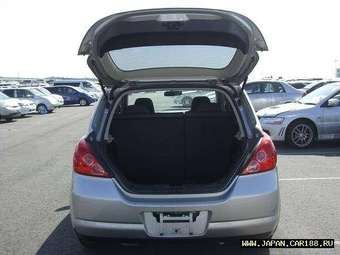 2005 Nissan Tiida Photos