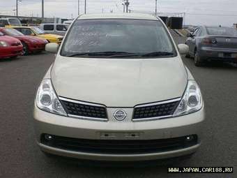 2005 Nissan Tiida Images