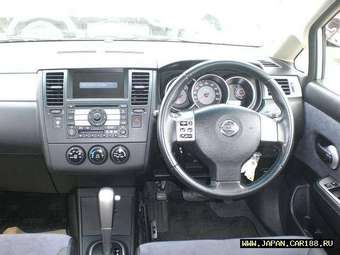 2005 Nissan Tiida Pictures