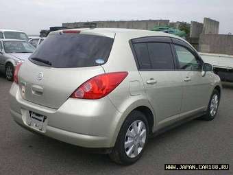 2005 Nissan Tiida Pictures