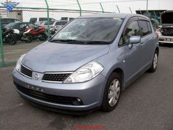 2005 Nissan Tiida Pictures