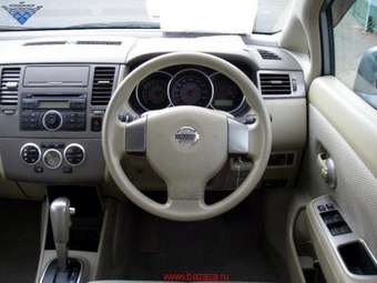 2005 Nissan Tiida Photos