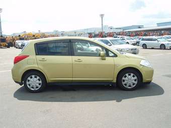 2005 Nissan Tiida Photos