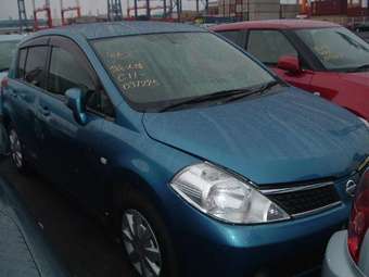 2005 Nissan Tiida Photos