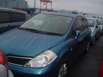 2005 Nissan Tiida Pictures