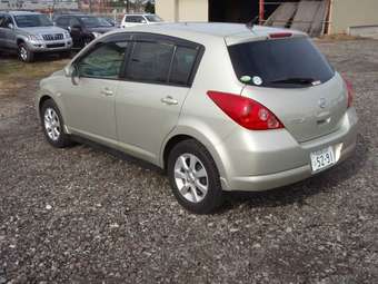 2005 Nissan Tiida Images