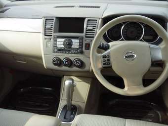 2005 Nissan Tiida Pictures