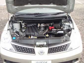 2005 Nissan Tiida Pictures