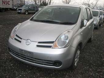 2005 Nissan Tiida Pictures