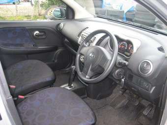 2005 Nissan Tiida Photos