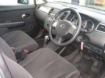 2005 Nissan Tiida Images