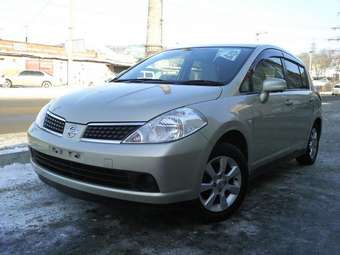 2005 Nissan Tiida Pics