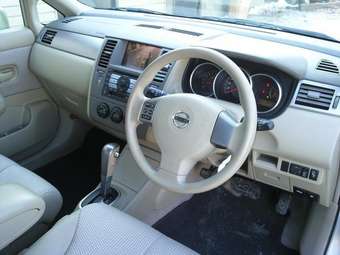 2005 Nissan Tiida Pictures