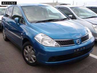 2005 Nissan Tiida Images