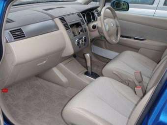 2005 Nissan Tiida Pictures