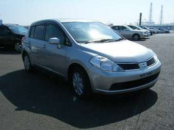 2005 Nissan Tiida Pictures