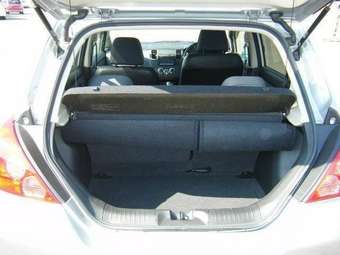 2005 Nissan Tiida Photos