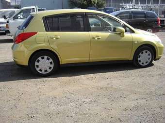 2005 Nissan Tiida Images