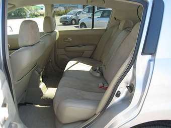 2005 Nissan Tiida Images