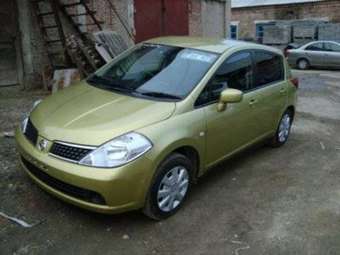 2005 Nissan Tiida Photos