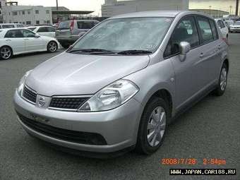 2005 Nissan Tiida Photos