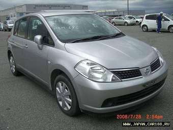 2005 Nissan Tiida Photos