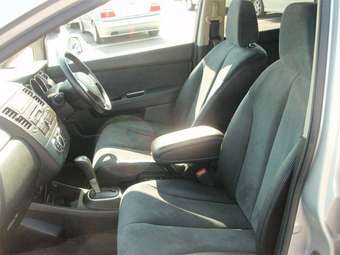 2005 Nissan Tiida Pics