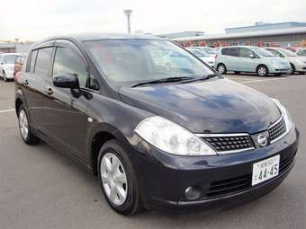 2005 Nissan Tiida Pictures