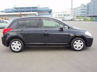 2005 Nissan Tiida Pictures