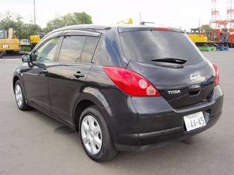 2005 Nissan Tiida Pictures