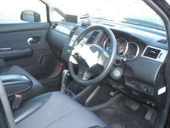 2005 Nissan Tiida Pictures