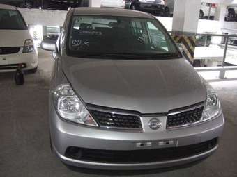 2005 Nissan Tiida Photos