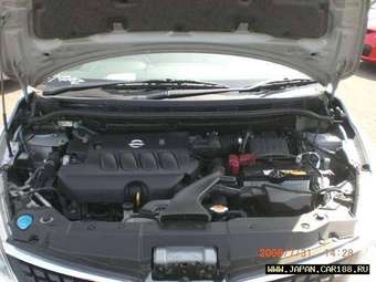 2005 Nissan Tiida Pictures