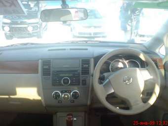 2005 Nissan Tiida Pictures