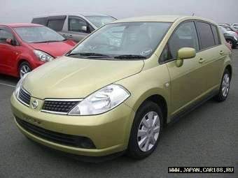 2005 Nissan Tiida Photos