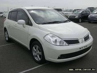 2005 Nissan Tiida Photos