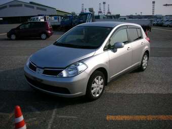 2005 Nissan Tiida Pictures