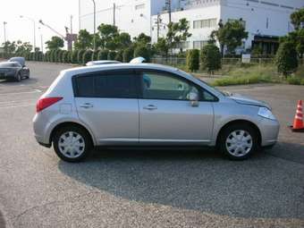 2005 Nissan Tiida Photos