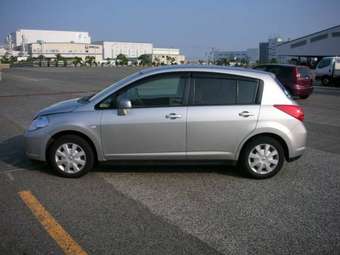 2005 Nissan Tiida Photos