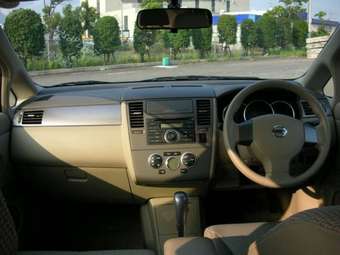 2005 Nissan Tiida Photos