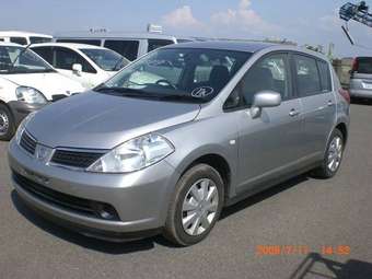 2005 Nissan Tiida Pictures