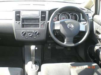 2005 Nissan Tiida Images