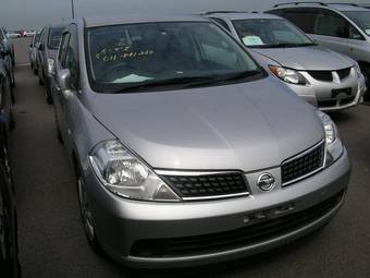 2005 Nissan Tiida Pics