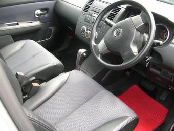 2005 Nissan Tiida Photos