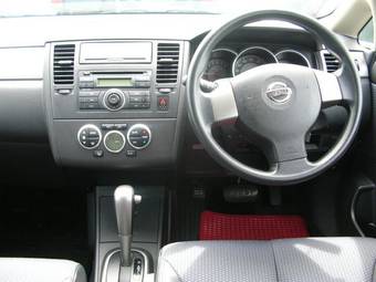 2005 Nissan Tiida Photos