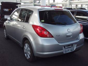 2005 Nissan Tiida Pics