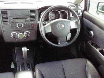 2005 Nissan Tiida Photos